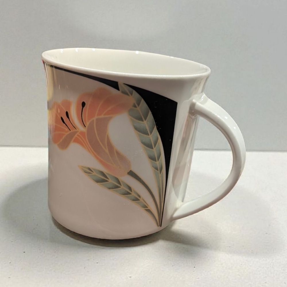 Villeroy & Boch Floral Mug with Peach and Green Design